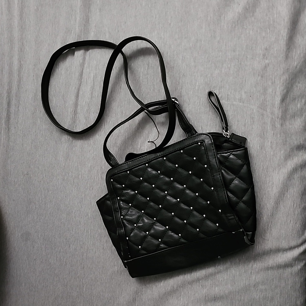 Black bongo purse